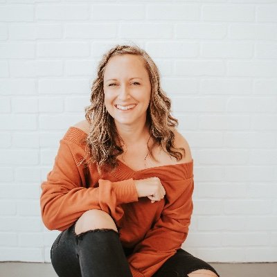 Profile Picture of Lizzy Palios (@lizzypalios) on Twitter