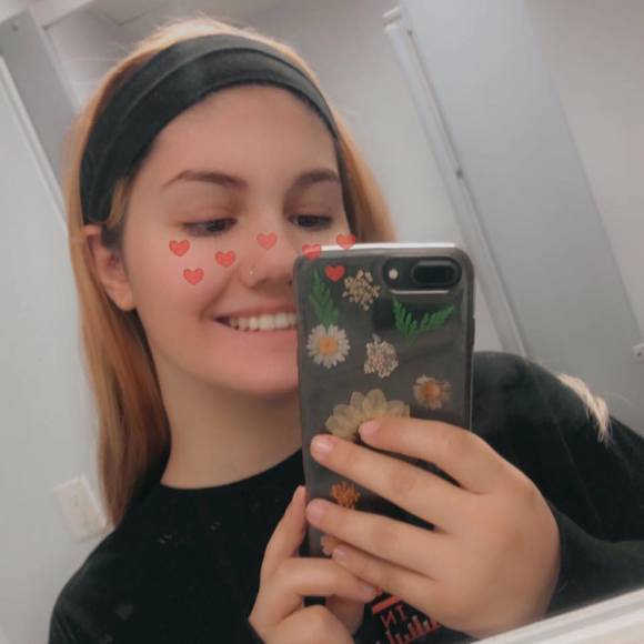 Profile Picture of Maddi Honour (@mwooldridge111) on Poshmark
