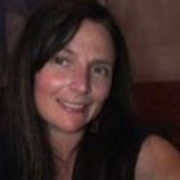 Profile Picture of Catherine Moore (@catherinemoo53) on Poshmark