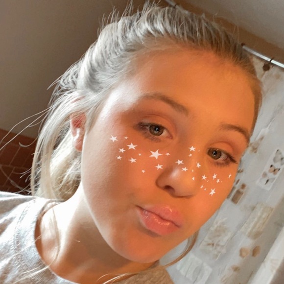 Profile Picture of Alexis Parenteau (@parenteau08) on Poshmark