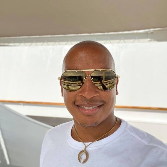 Brian Bracey - Poshmark Profile Picture of Brian Bracey (@thephotoguy06) on Poshmark