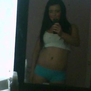 Profile Picture of Farrah Narey (@farrah2k8) on Myspace