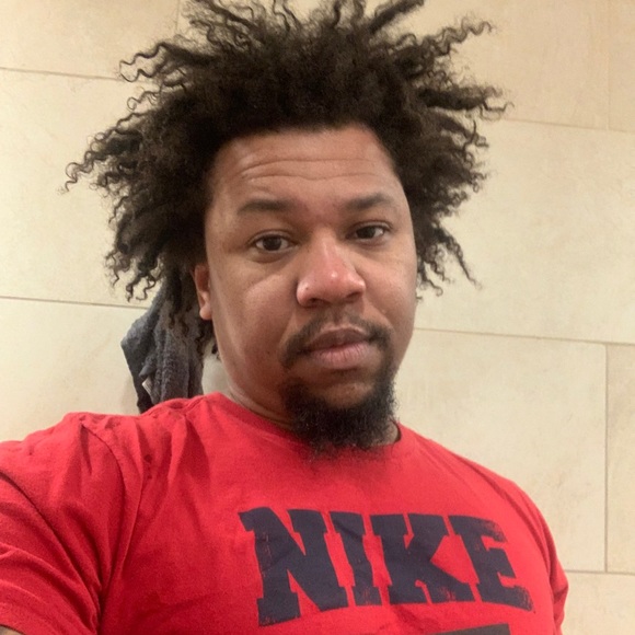 Profile Picture of Eric Gragg (@ericgragg) on Poshmark