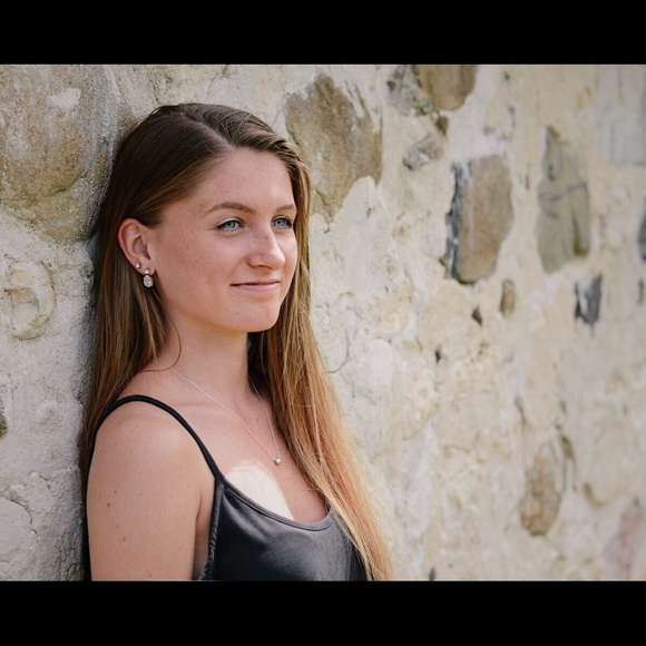 Profile Picture of Sydney Kalk (@sydneykalk) on Poshmark