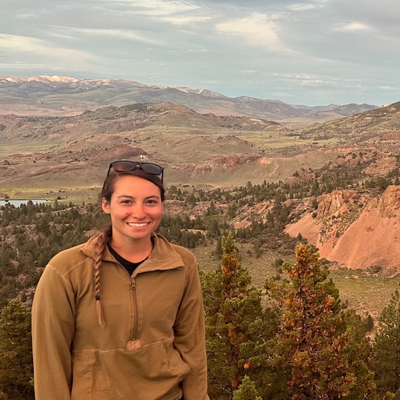 Profile Picture of Carly Gonzalez (@carlygon131) on Poshmark