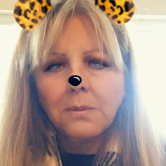 Profile Picture of Debbie Kipple (@dkipple) on Poshmark