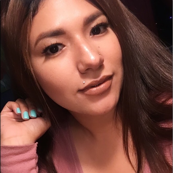 Profile Picture of Crystal Cornejo (@criisztaall) on Poshmark