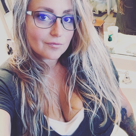 Holly Galatro - Poshmark Profile Picture of Holly Galatro (@misshmperry) on Poshmark