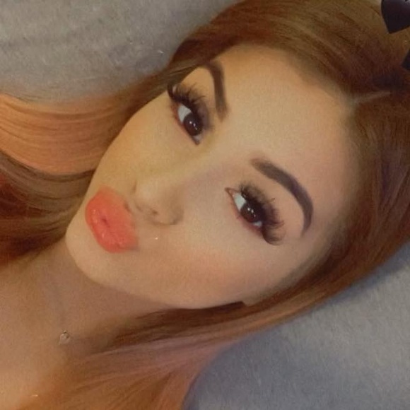 Profile Picture of Anahi Delgado (@anahidelgado164) on Poshmark