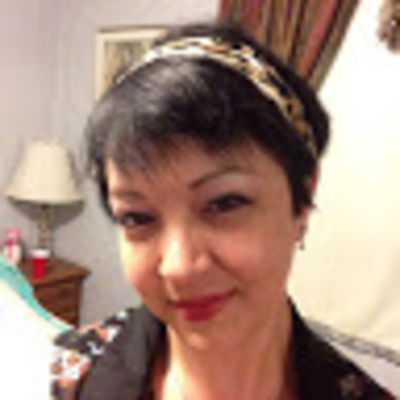 Profile Picture of Sonja Amavisca (@sonjaamavisca) on Poshmark