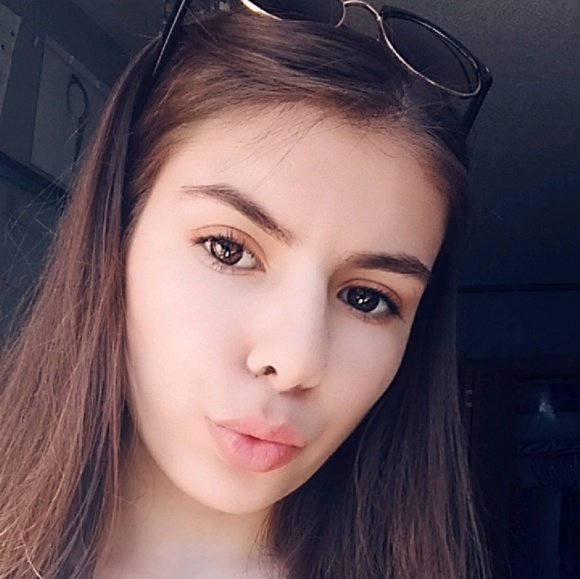 Profile Picture of Haley Mullen (@haley_mullen) on Poshmark