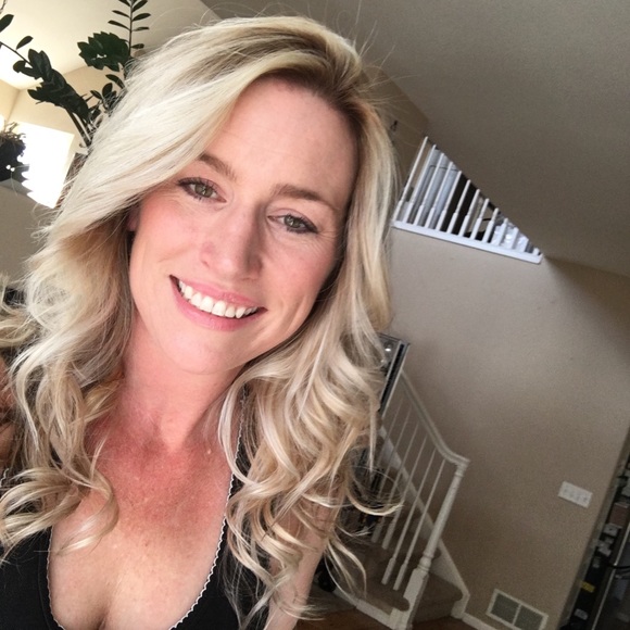Profile Picture of Shelly Mclean (@shellseys) on Poshmark