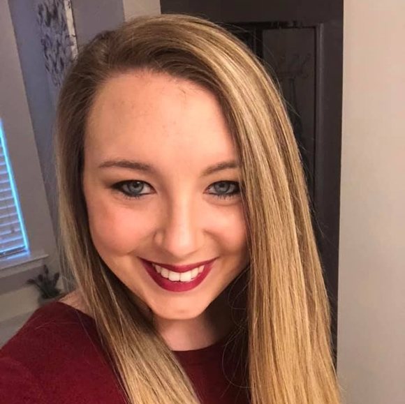 Profile Picture of Stephanie Thomas (@slthomas1) on Poshmark