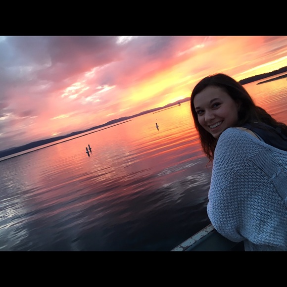 Profile Picture of Emma Baylin (@emmabaylin) on Poshmark