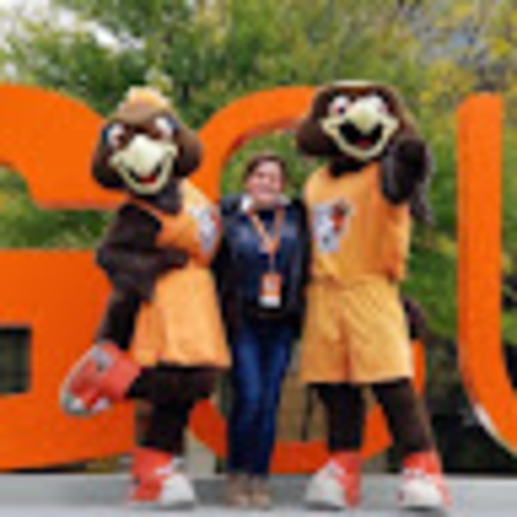 Profile Picture of Taylor Bechstein (@tbech137) on Poshmark