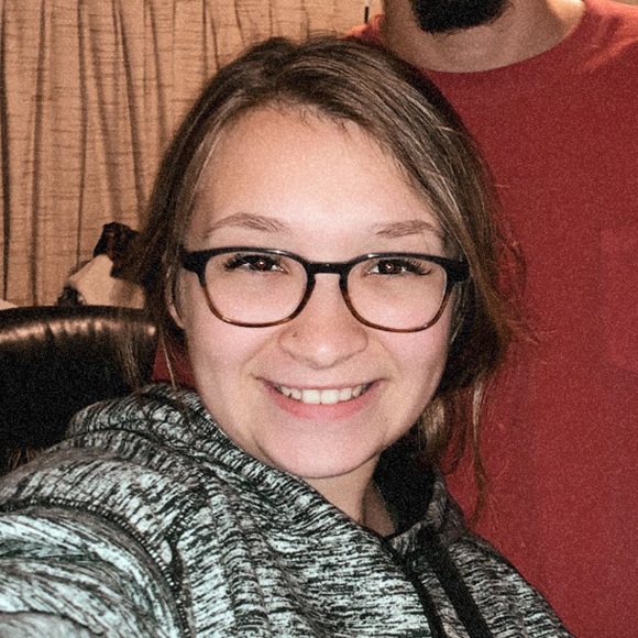 Profile Picture of Faith Lampro (@f_lampro) on Poshmark