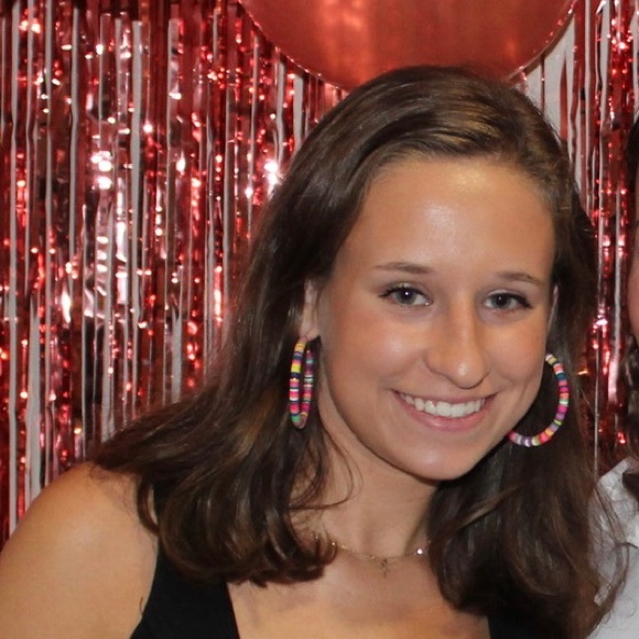 Profile Picture of Ellie Toranto (@ellietoranto) on Poshmark