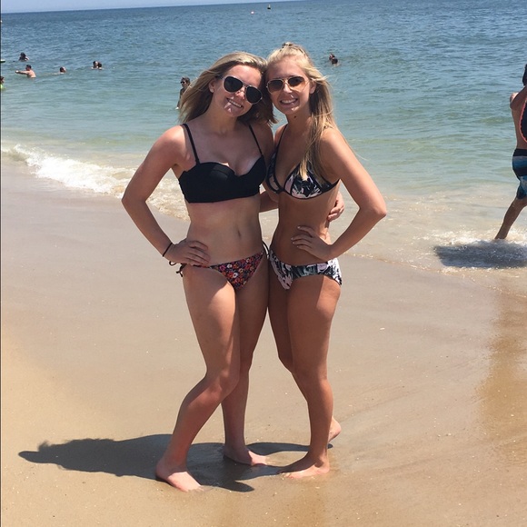 Profile Picture of Julia Darminio (@julesd_26) on Poshmark