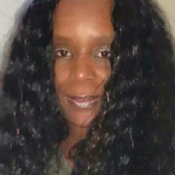 Profile Picture of Joycelyn Agee (@ageejoyce74) on Poshmark