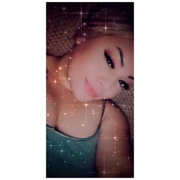 Profile Picture of Chyna Minoletti (@chyna_minoletti) on Poshmark