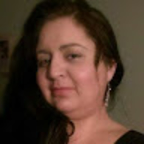 Profile Picture of Mary Buenrostro (@mary_buenrostro) on Poshmark