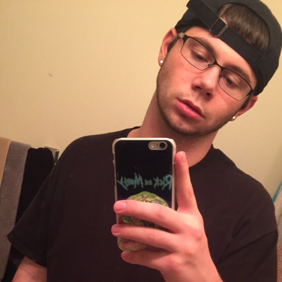 Profile Picture of Ryan Crego (@ryancrego42) on Poshmark