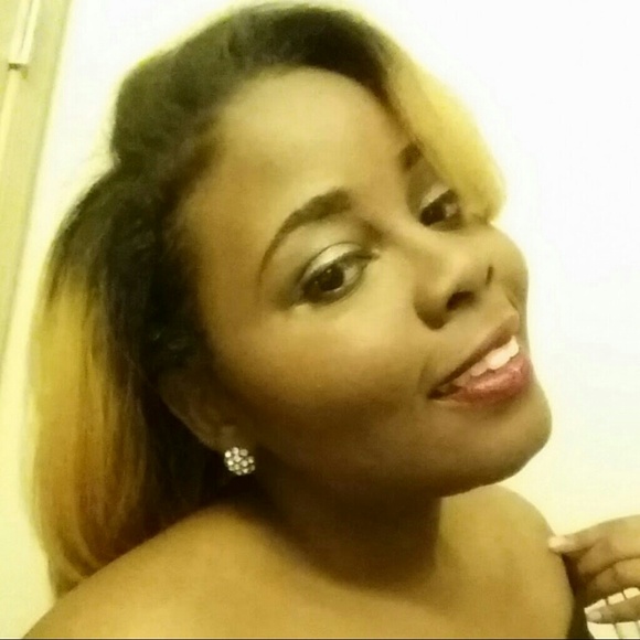 Profile Picture of Stacie Cooley (@scoole21) on Poshmark