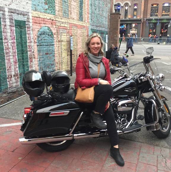 Profile Picture of Crystal Allessio (@crystalallessio) on Poshmark