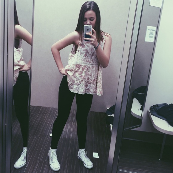 Profile Picture of Julia Meier (@juliameier) on Poshmark