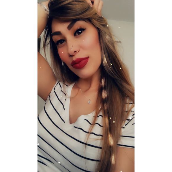Profile Picture of Brooke Magalogo (@brookemagalogo) on Poshmark
