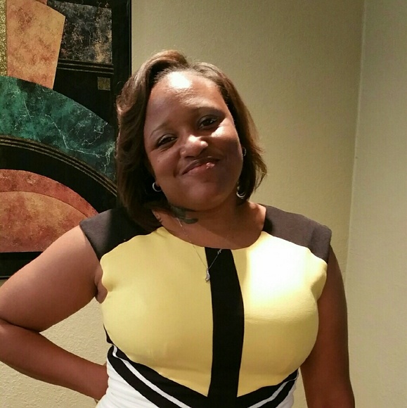 Profile Picture of Robin Smart (@rsmart1979) on Poshmark