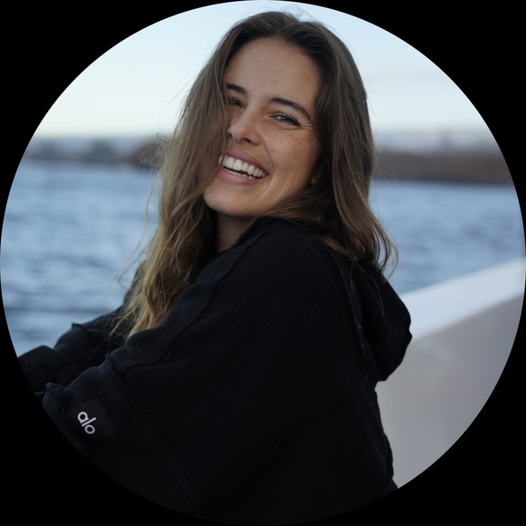 Profile Picture of Samantha Swanson (@shmami) on Poshmark