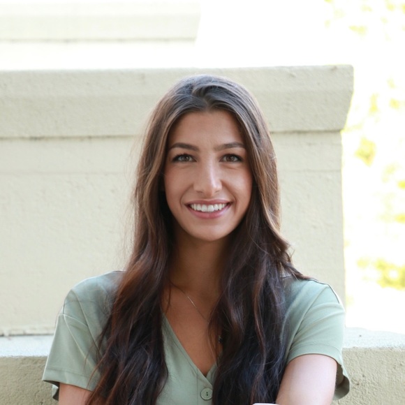 Profile Picture of Morgan Rosetti (@morganrosetti) on Poshmark