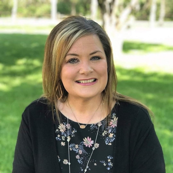 Profile Picture of Renee Hinnen tillotson (@rstillotson) on Poshmark