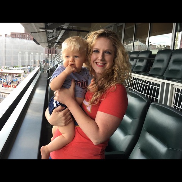 Profile Picture of Tawny Homesley (@thomesley001) on Poshmark