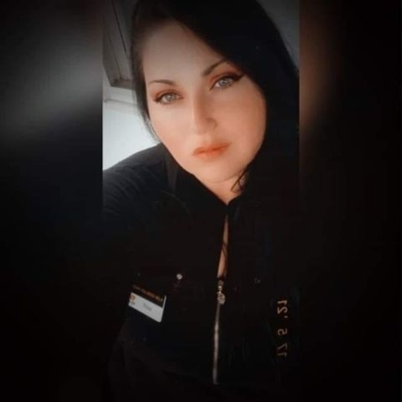 Profile Picture of Rosa Cline (@lionessqueen777) on Poshmark