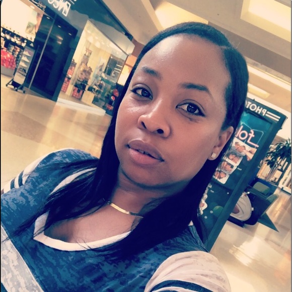 Profile Picture of Tonya Tolbert (@tonya2621) on Poshmark