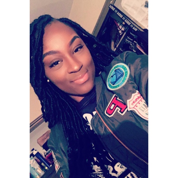 Profile Picture of Erica Bland (@ebland1) on Poshmark
