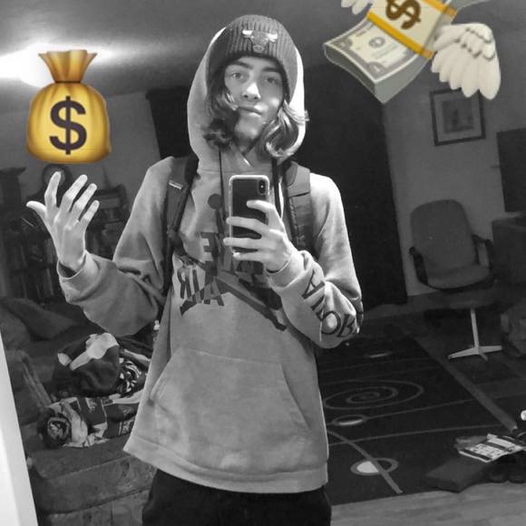 Profile Picture of Carlos Jimenez (@losjimenez1) on Poshmark
