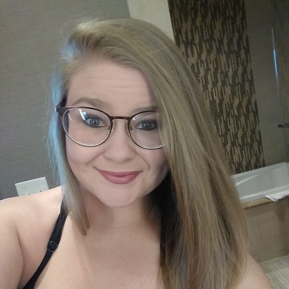 Profile Picture of Rebecca Youngren (@rebeccayoungren) on Poshmark