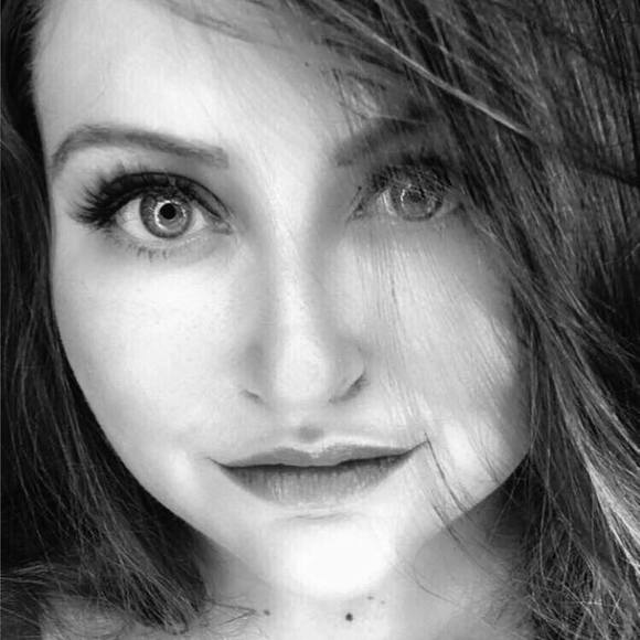 Profile Picture of Lori Thacker (@lori_thacker) on Poshmark