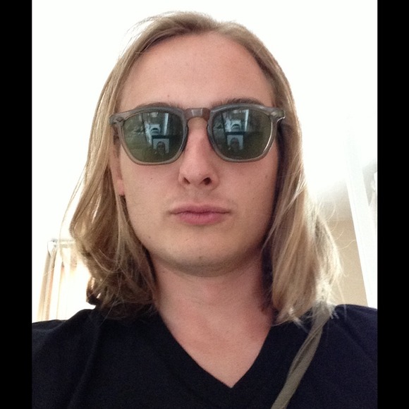 Profile Picture of Gordon Grajek (@ggrajek) on Poshmark