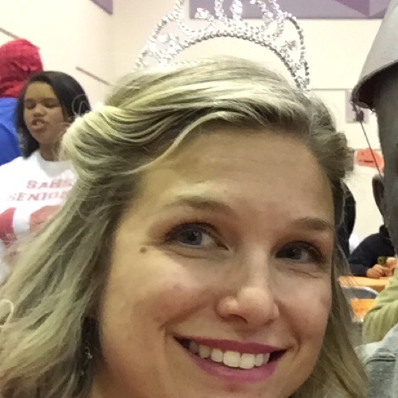 Profile Picture of Shevaun Hacking (@shevaunh03) on Poshmark