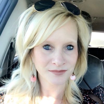 Profile Picture of Lisa Dodd (@lkdodd10) on Twitter