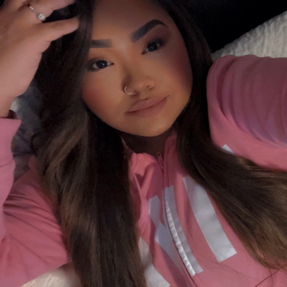 Profile Picture of Deleana Williams (@deleana_w) on Poshmark