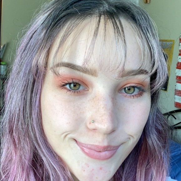 Profile Picture of Mia Travis (@miatravis) on Poshmark