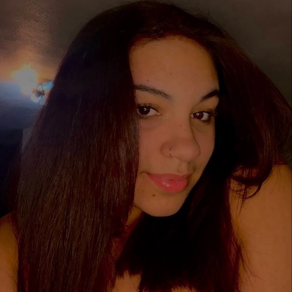 Profile Picture of Ladaysha Duanys (@ladaysha_duanys) on Poshmark