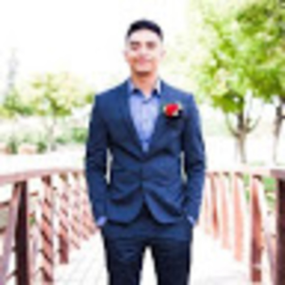 Profile Picture of Carlos Navarro (@cn708047) on Poshmark