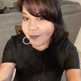 Profile Picture of Beauty influencer farmasi Rozzi (@janette7608) on Pinterest