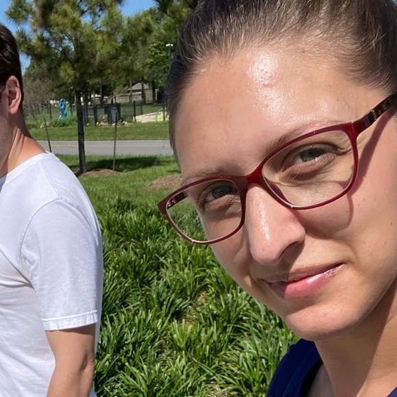 Profile Picture of Danielle Greenawalt (@daniellegreenaw) on Poshmark